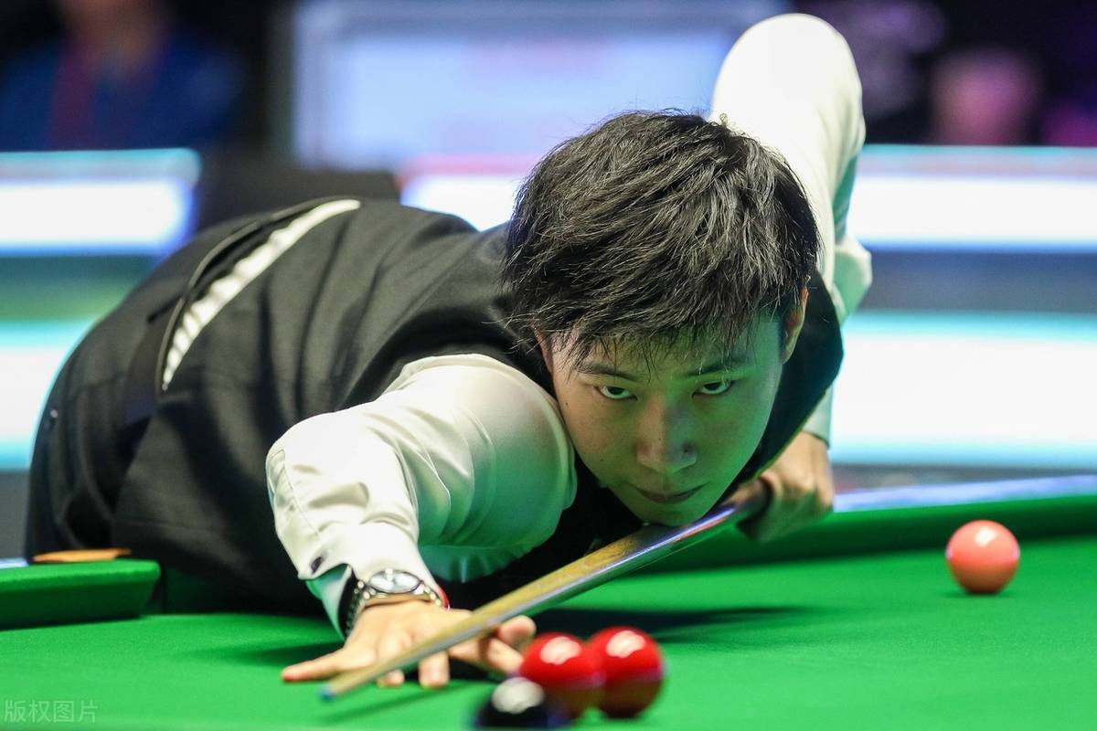 S赛选手爆冷获胜，专家预测失准