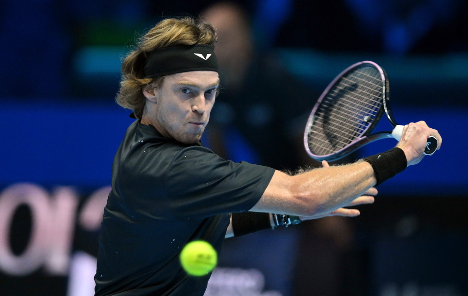 爱游戏官网-ATP总决赛翻盘温网，梅德韦杰夫点燃赛场