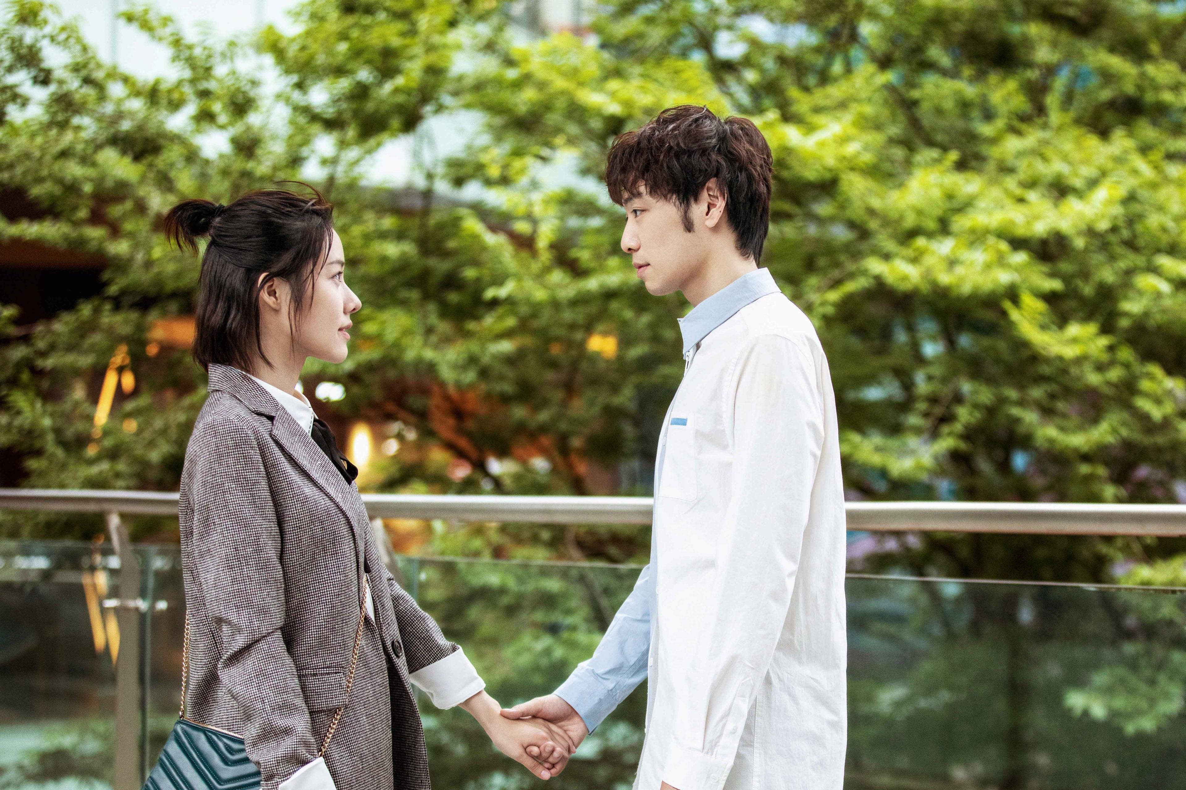 阿隆索制胜一击，阿斯顿马丁在激烈角逐中险胜雷诺车队