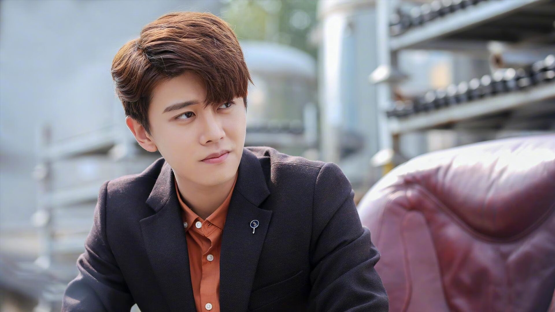 绿茵与硬木的共鸣，世界杯焦点战夜，湖人铁血映照篮网星光