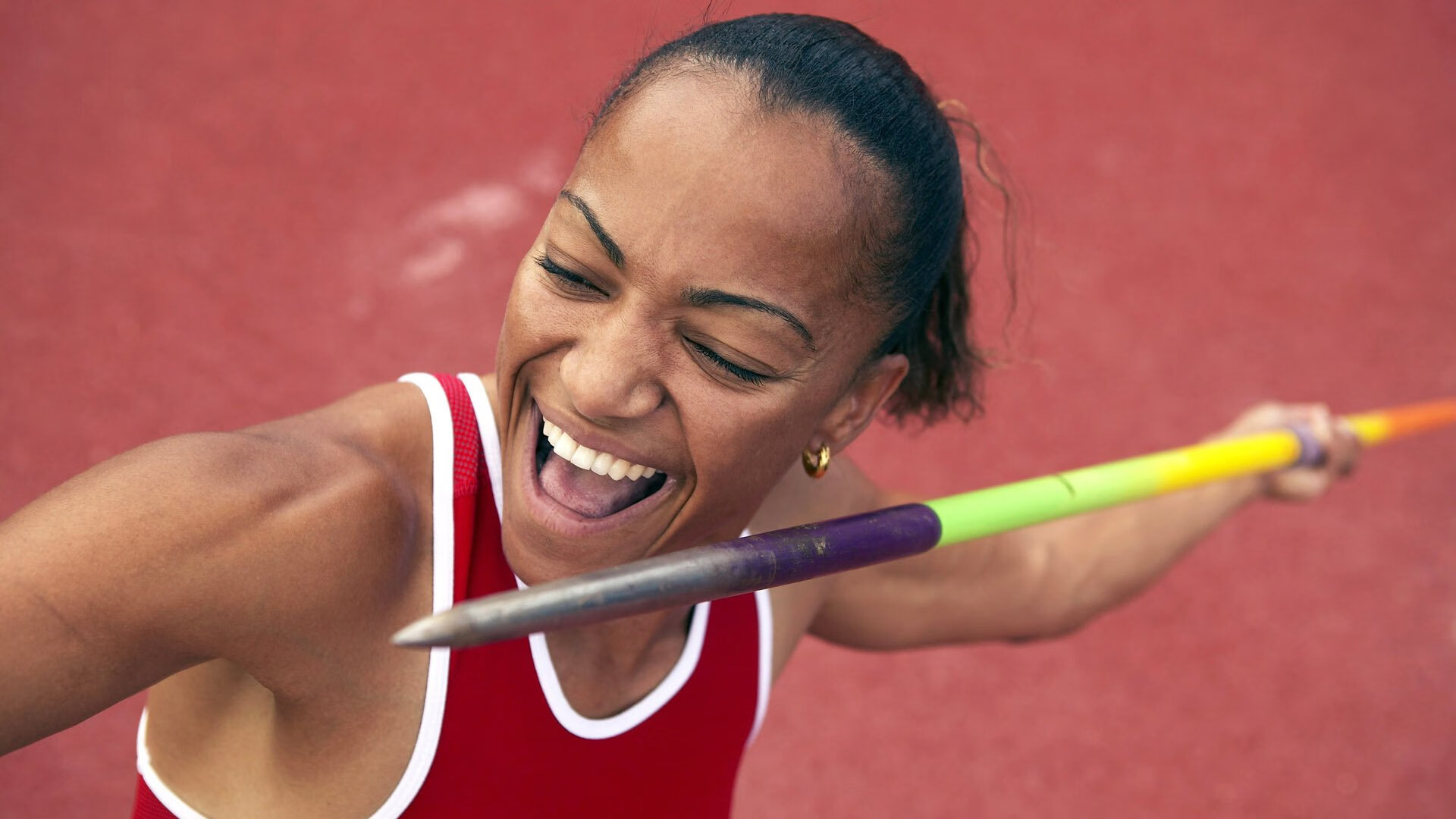 红色魅影与午夜王者，马丁内利如何用策略刀锋切开F1街道赛之夜